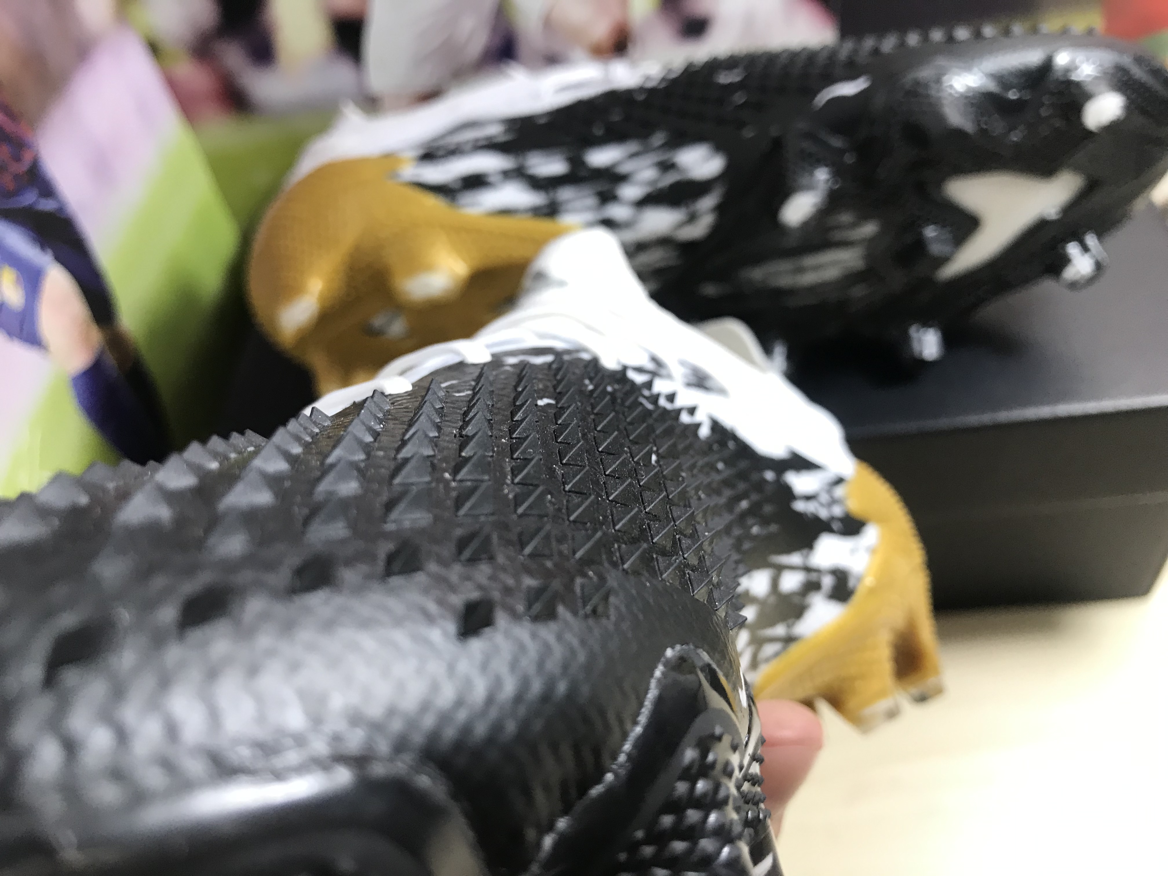 Adidas Predator Mutator 20.1 Low FG White Gold Metallic - FW9182 Adidas Predator Mutator 20.1 Low FG White Gold Metallic - FW9182