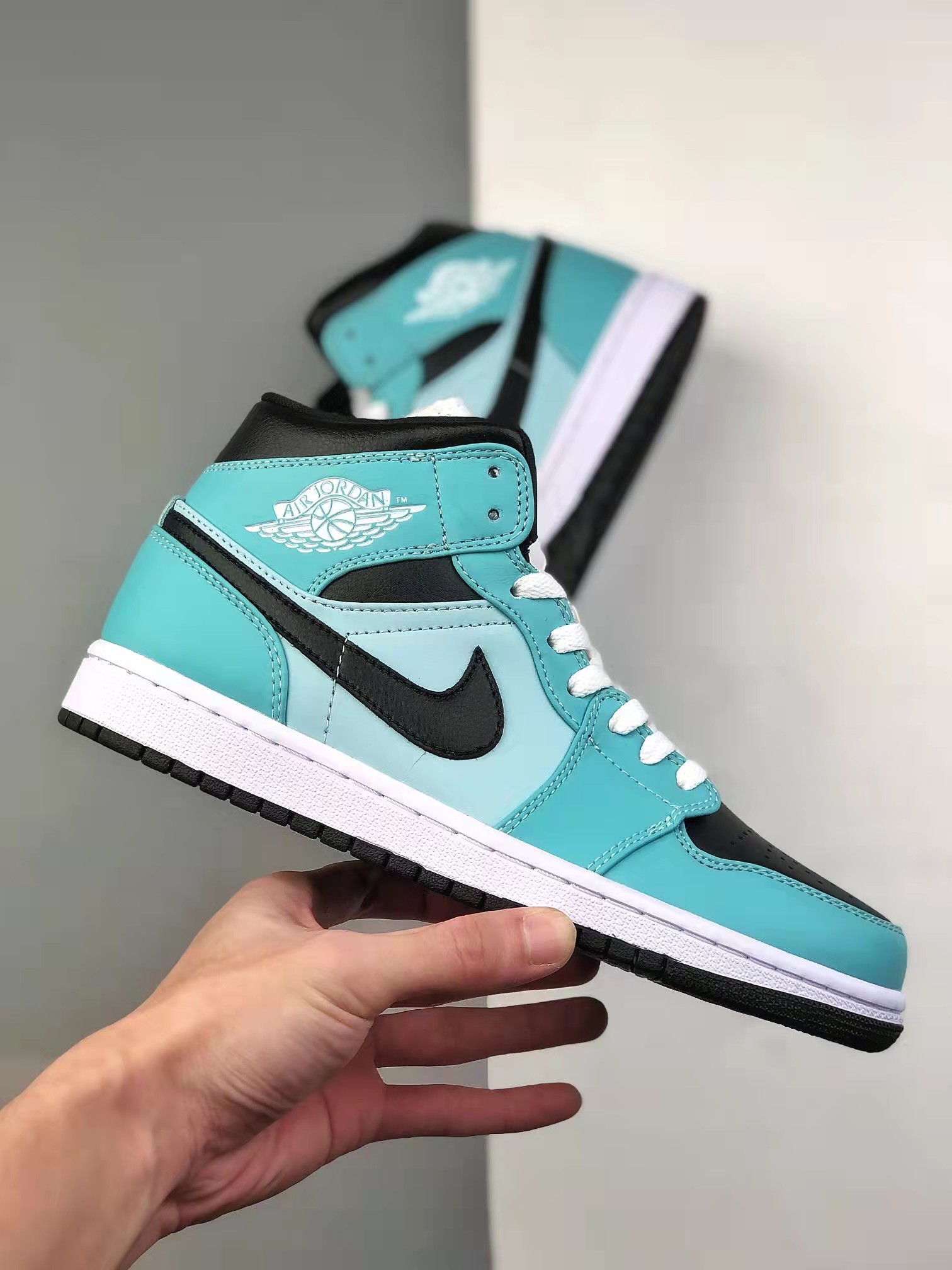 Air Jordan 1 Mid 'Aqua Black' BQ6472-300 | Trendy Sneaker Essential Air Jordan 1 Mid 'Aqua Black' BQ6472-300 | Trendy Sneaker Essential
