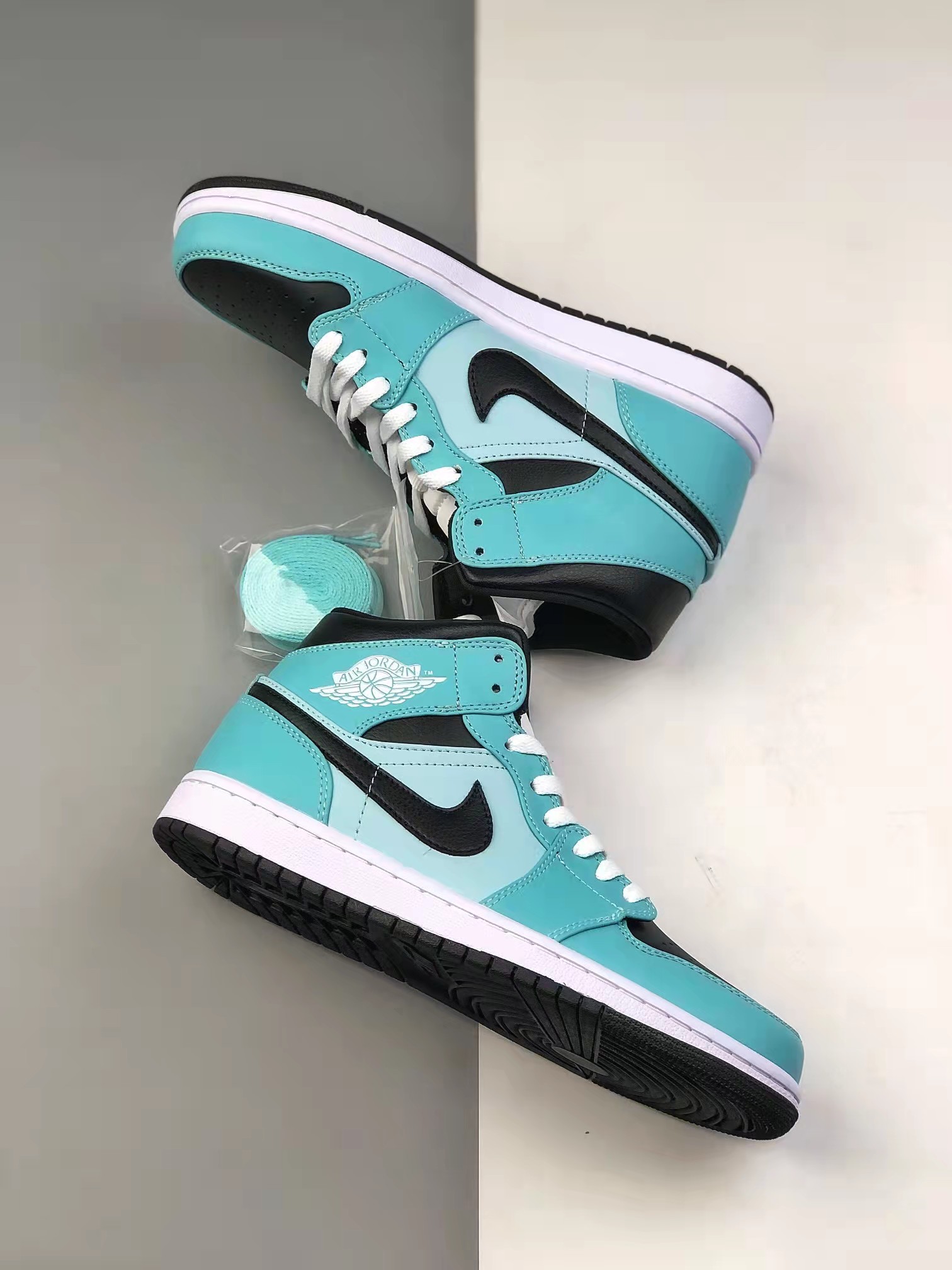 Air Jordan 1 Mid 'Aqua Black' BQ6472-300 | Trendy Sneaker Essential Air Jordan 1 Mid 'Aqua Black' BQ6472-300 | Trendy Sneaker Essential
