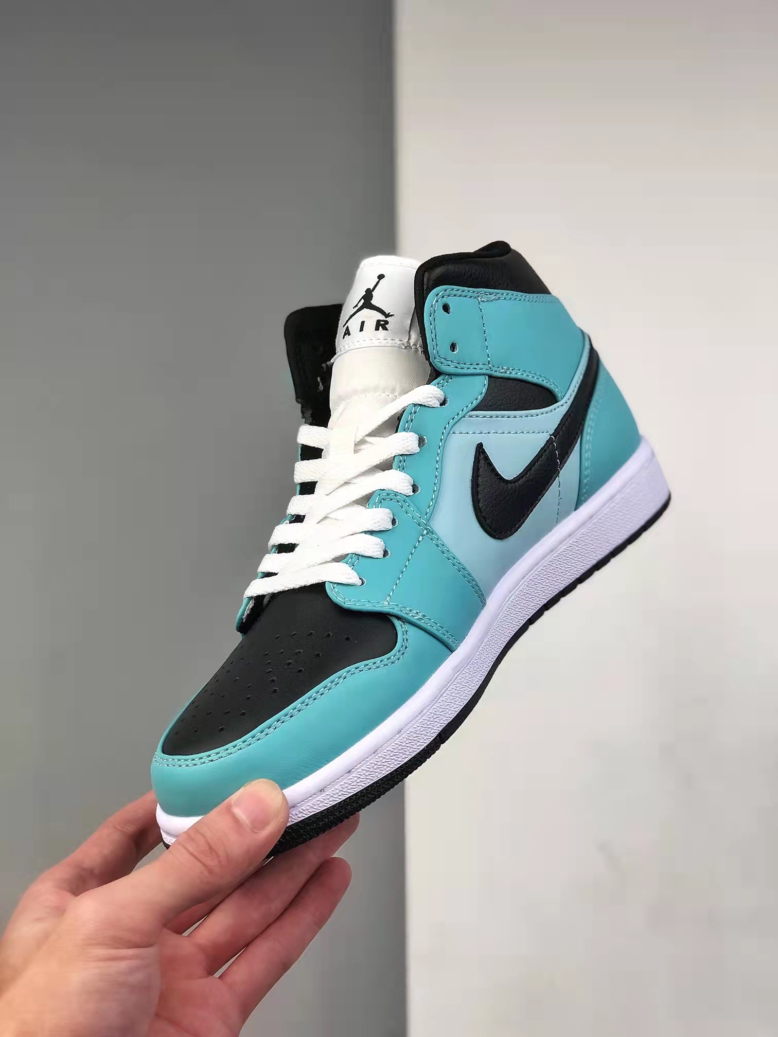 Air Jordan 1 Mid 'Aqua Black' BQ6472-300 | Trendy Sneaker Essential Air Jordan 1 Mid 'Aqua Black' BQ6472-300 | Trendy Sneaker Essential