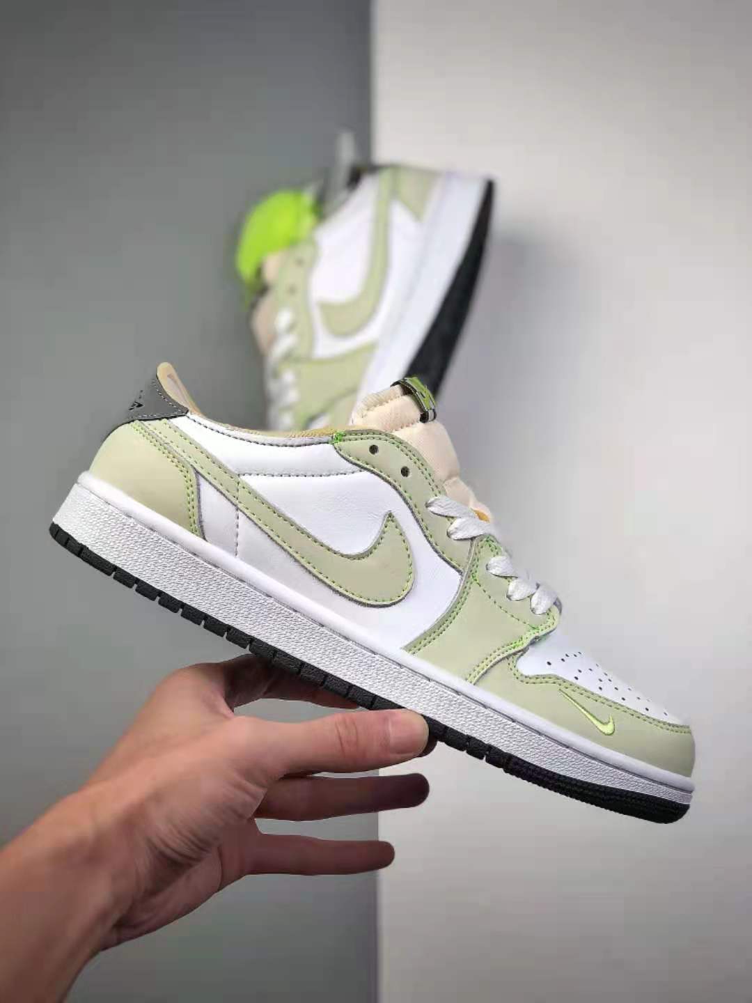Air Jordan 1 Low OG Ghost Green DM7837-103 - Sleek Style & Comfort Air Jordan 1 Low OG Ghost Green DM7837-103 - Sleek Style & Comfort