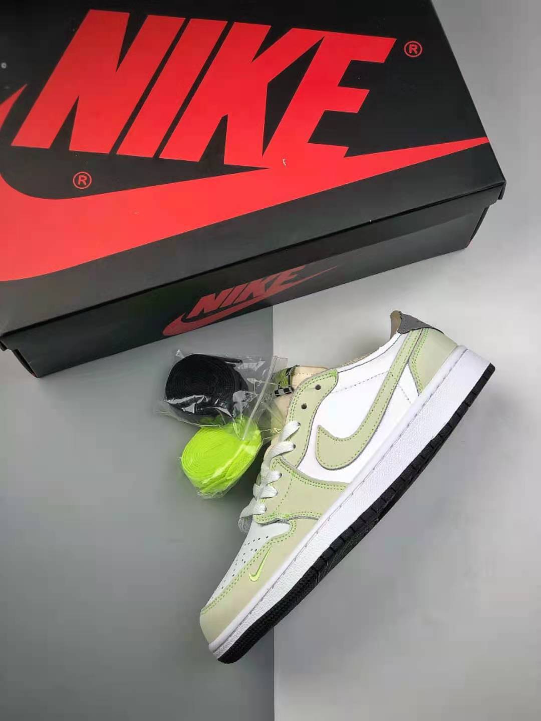 Air Jordan 1 Low OG Ghost Green DM7837-103 - Sleek Style & Comfort Air Jordan 1 Low OG Ghost Green DM7837-103 - Sleek Style & Comfort