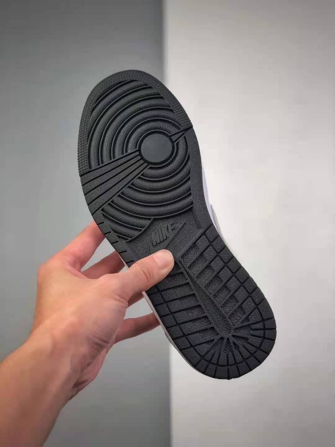 Air Jordan 1 Low OG Ghost Green DM7837-103 - Sleek Style & Comfort Air Jordan 1 Low OG Ghost Green DM7837-103 - Sleek Style & Comfort