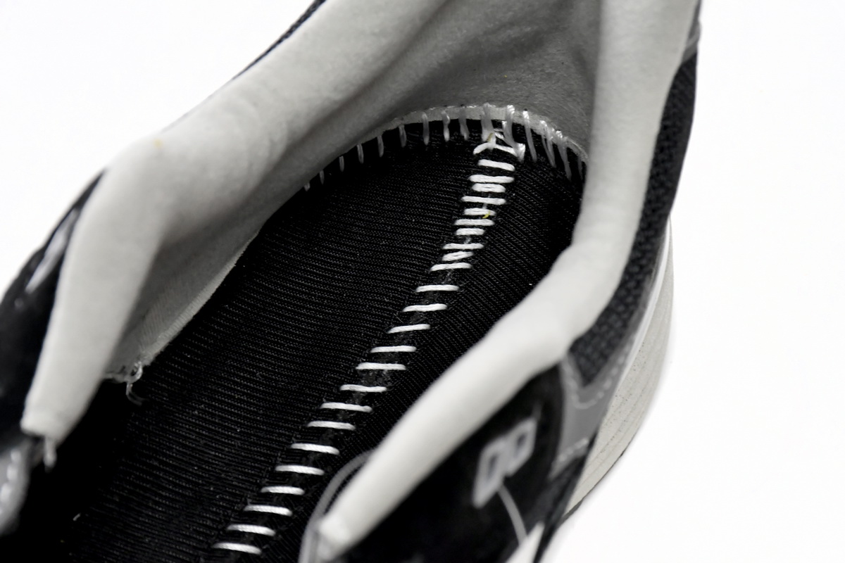 New Balance 992 Made In USA 'Black' Sneakers - Premium Quality & Style New Balance 992 Made In USA 'Black' Sneakers - Premium Quality & Style