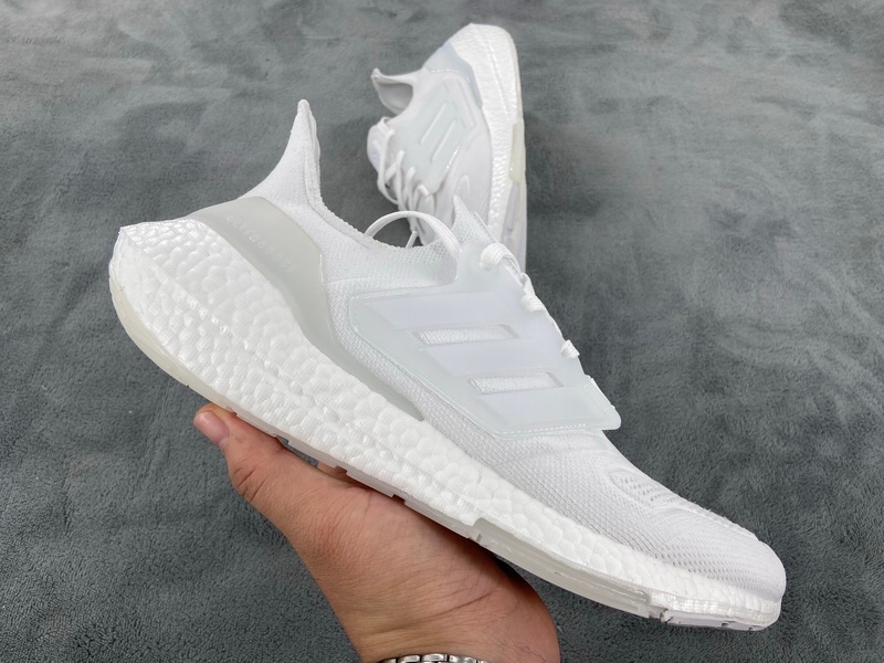Adidas UltraBoost 22 'Cloud White' GX5459 - Stylish and Comfortable Sneakers Adidas UltraBoost 22 'Cloud White' GX5459 - Stylish and Comfortable Sneakers