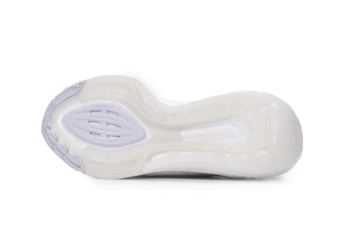 Adidas UltraBoost 22 'Cloud White' GX5459 - Stylish and Comfortable Sneakers Adidas UltraBoost 22 'Cloud White' GX5459 - Stylish and Comfortable Sneakers