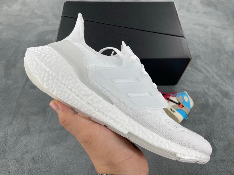 Adidas UltraBoost 22 'Cloud White' GX5459 - Stylish and Comfortable Sneakers Adidas UltraBoost 22 'Cloud White' GX5459 - Stylish and Comfortable Sneakers