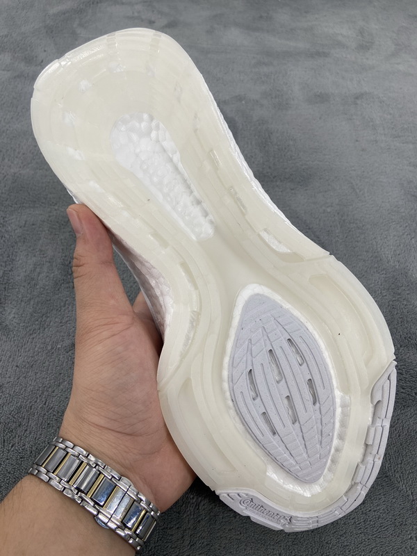 Adidas UltraBoost 22 'Cloud White' GX5459 - Stylish and Comfortable Sneakers Adidas UltraBoost 22 'Cloud White' GX5459 - Stylish and Comfortable Sneakers