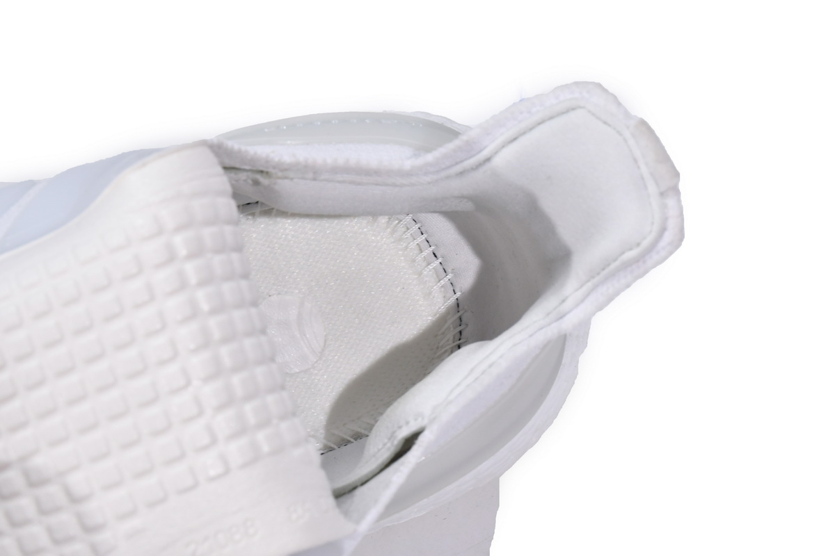 Adidas UltraBoost 22 'Cloud White' GX5459 - Stylish and Comfortable Sneakers Adidas UltraBoost 22 'Cloud White' GX5459 - Stylish and Comfortable Sneakers