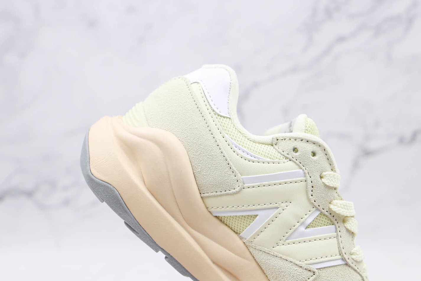 New Balance 57 40 'Clear Yellow' W5740CE - Stylish and Vibrant Athletic Shoes New Balance 57 40 'Clear Yellow' W5740CE - Stylish and Vibrant Athletic Shoes