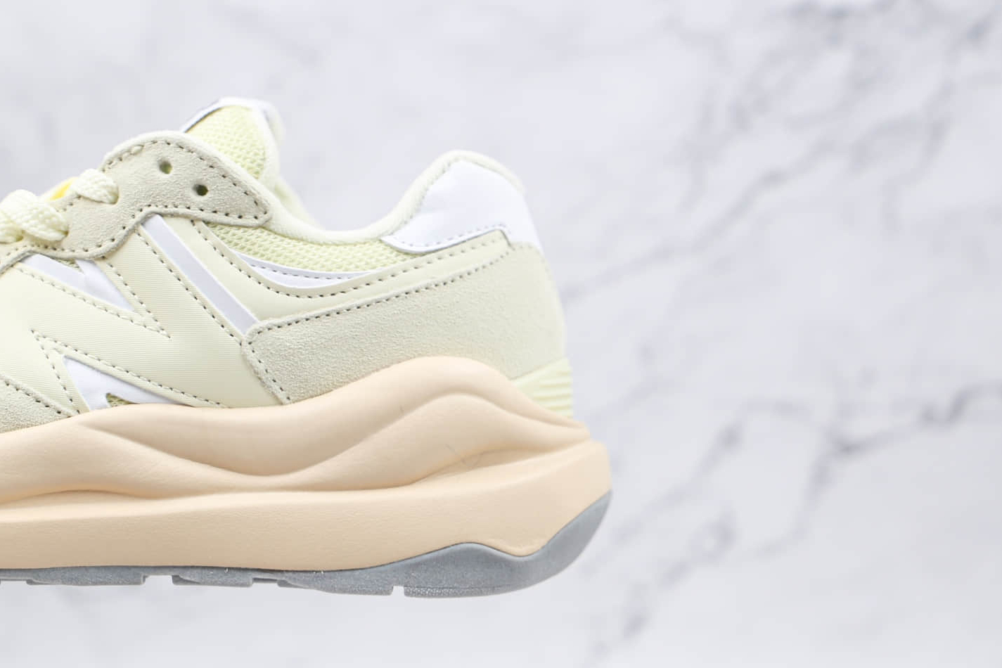 New Balance 57 40 'Clear Yellow' W5740CE - Stylish and Vibrant Athletic Shoes New Balance 57 40 'Clear Yellow' W5740CE - Stylish and Vibrant Athletic Shoes