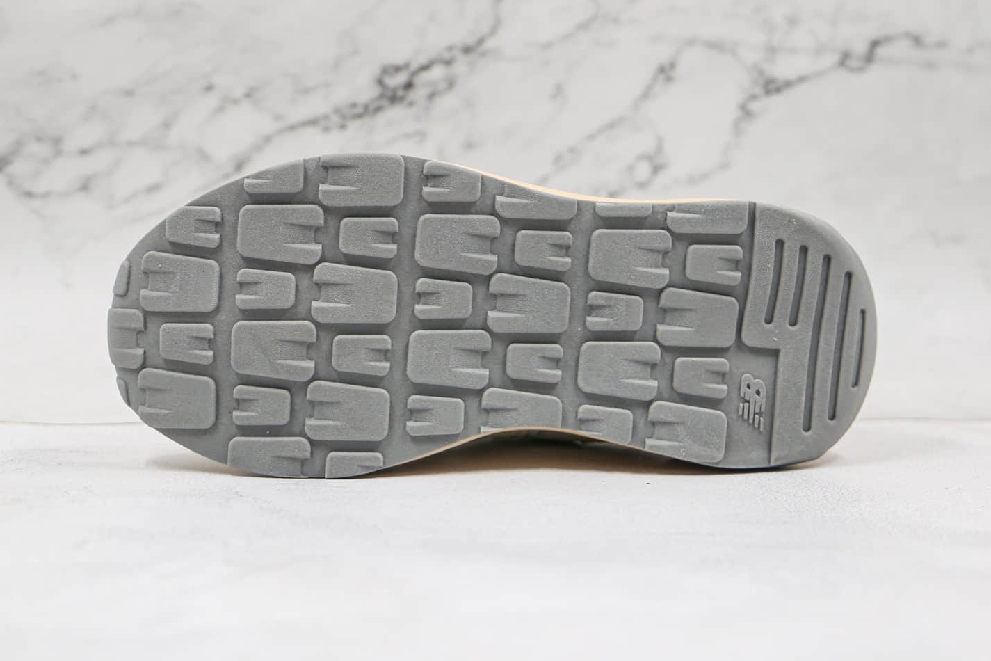 New Balance 57 40 'Clear Yellow' W5740CE - Stylish and Vibrant Athletic Shoes New Balance 57 40 'Clear Yellow' W5740CE - Stylish and Vibrant Athletic Shoes