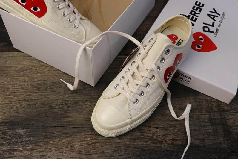 Converse Chuck 70 Low Top x Comme des Garcons Play 150207C - Limited Edition Collab! Converse Chuck 70 Low Top x Comme des Garcons Play 150207C - Limited Edition Collab!
