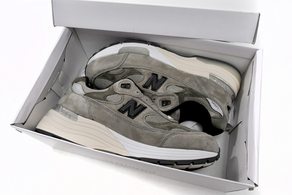 New Balance JJJJound X 992 Made In USA 'Grey' M992J2 - Limited Edition Sneakers New Balance JJJJound X 992 Made In USA 'Grey' M992J2 - Limited Edition Sneakers