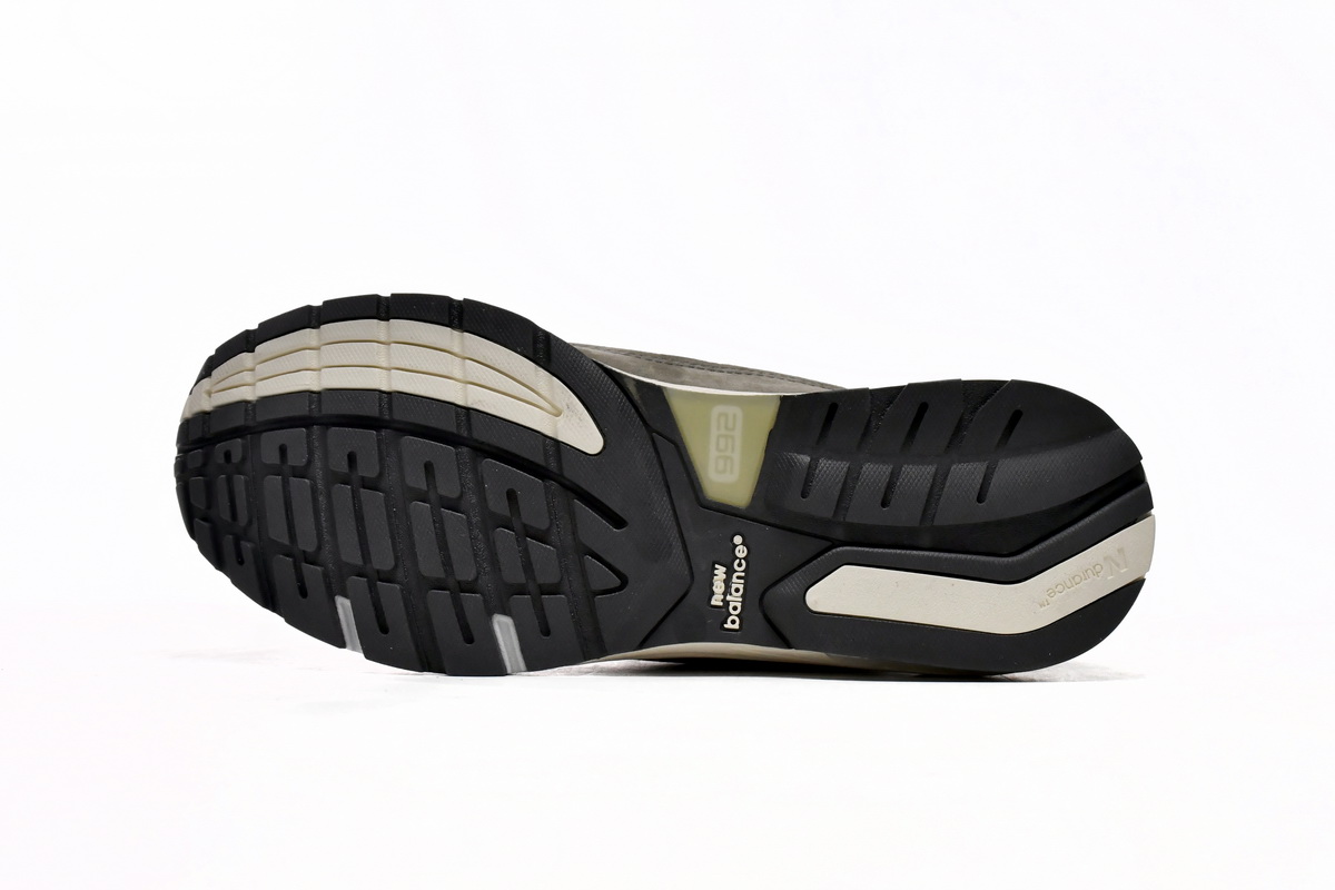 New Balance JJJJound X 992 Made In USA 'Grey' M992J2 - Limited Edition Sneakers New Balance JJJJound X 992 Made In USA 'Grey' M992J2 - Limited Edition Sneakers