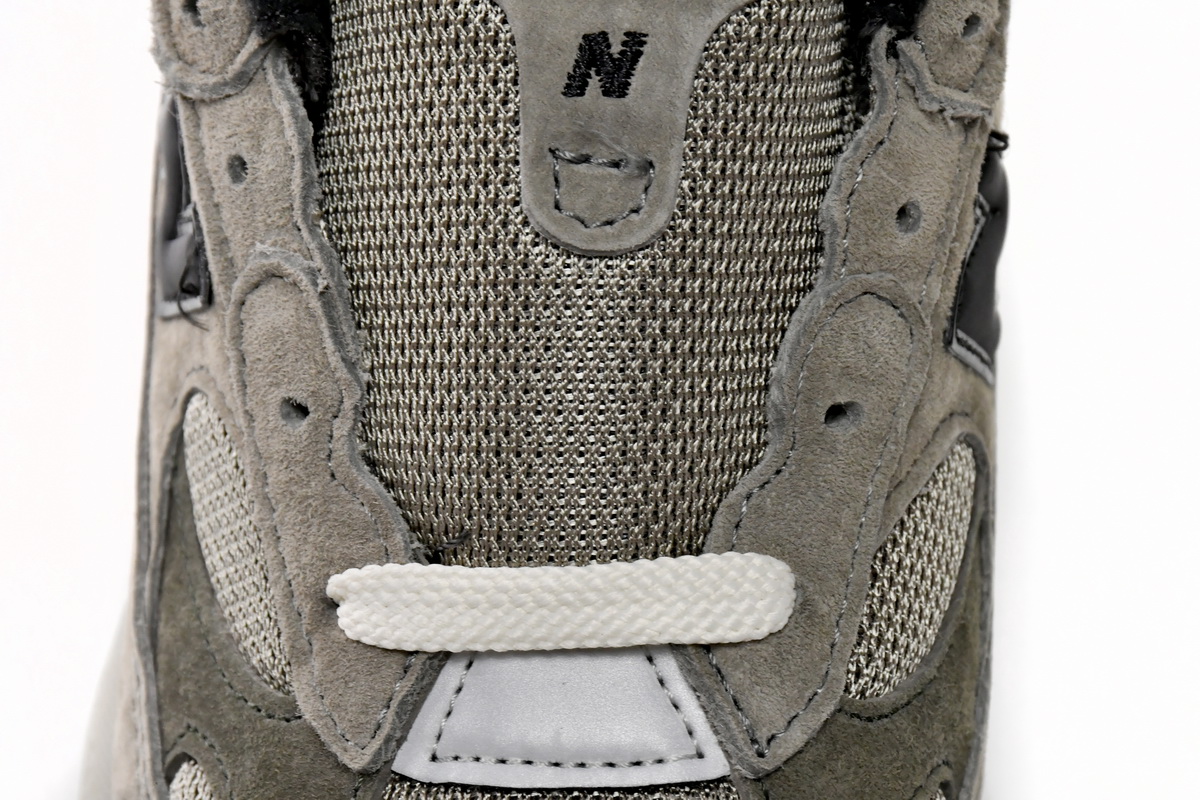 New Balance JJJJound X 992 Made In USA 'Grey' M992J2 - Limited Edition Sneakers New Balance JJJJound X 992 Made In USA 'Grey' M992J2 - Limited Edition Sneakers