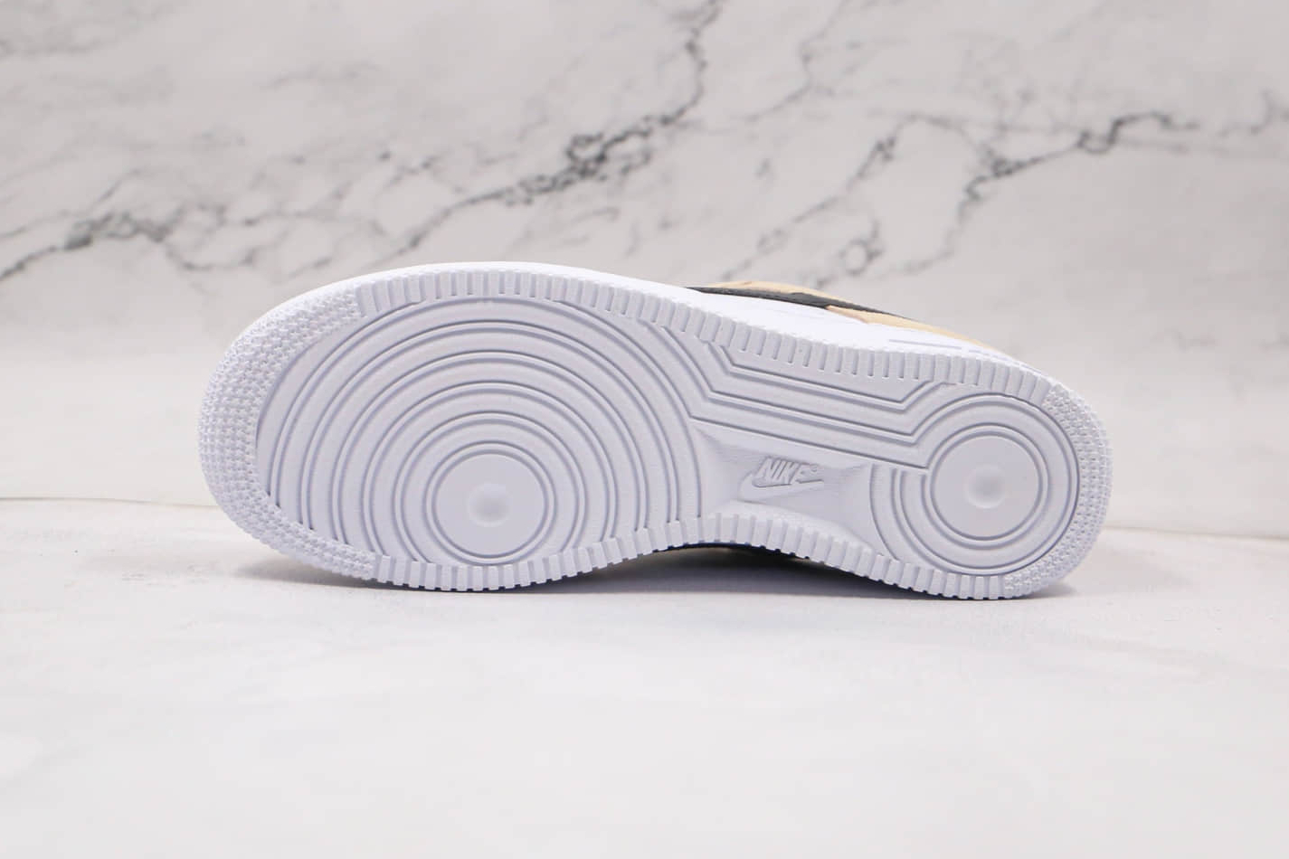 Nike Air Force 1 07 Low Light Brown White Black BQ8988-100 - Exclusive Stylish Sneakers Nike Air Force 1 07 Low Light Brown White Black BQ8988-100 - Exclusive Stylish Sneakers