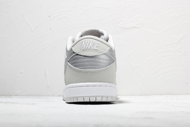 Nike Dunk Low Pro SB Metallic Silver 854866-029 - Stylish and Versatile Sneakers for Men and Women