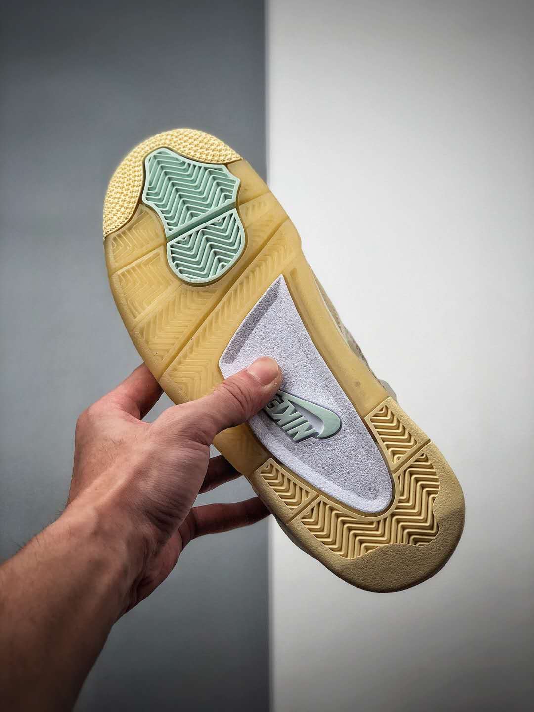 Off-White x Air Jordan 4 SP 'Sail' Sneakers - Limited Edition! Off-White x Air Jordan 4 SP 'Sail' Sneakers - Limited Edition!