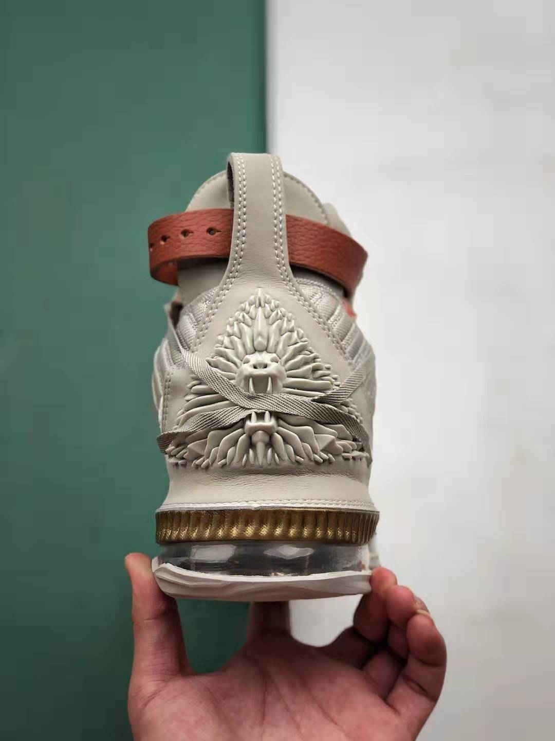 Nike Lebron 16 LMTD Harlems Fashion Row BQ6583-100 - Premium Basketball Shoes Nike Lebron 16 LMTD Harlems Fashion Row BQ6583-100 - Premium Basketball Shoes