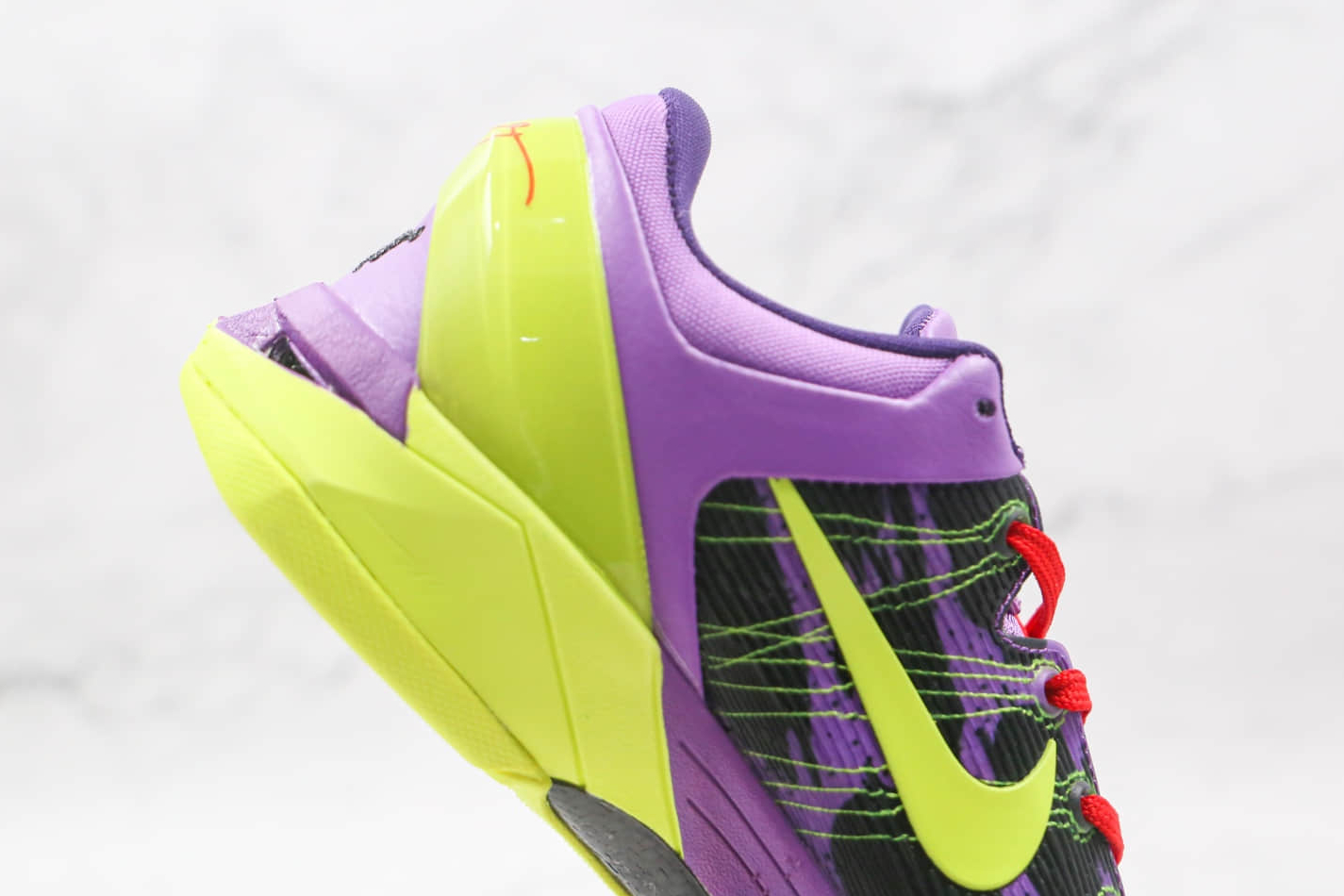 Nike Zoom Kobe 7 Supreme 'Christmas' 488244-500 - Limited Edition Holiday Basketball Sneakers Nike Zoom Kobe 7 Supreme 'Christmas' 488244-500 - Limited Edition Holiday Basketball Sneakers