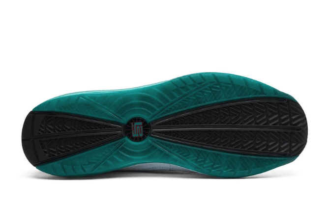 Nike Air Max LeBron 7 Retro QS 'Red Carpet' 2019 CU5133-100 – Limited Edition Basketball Shoes