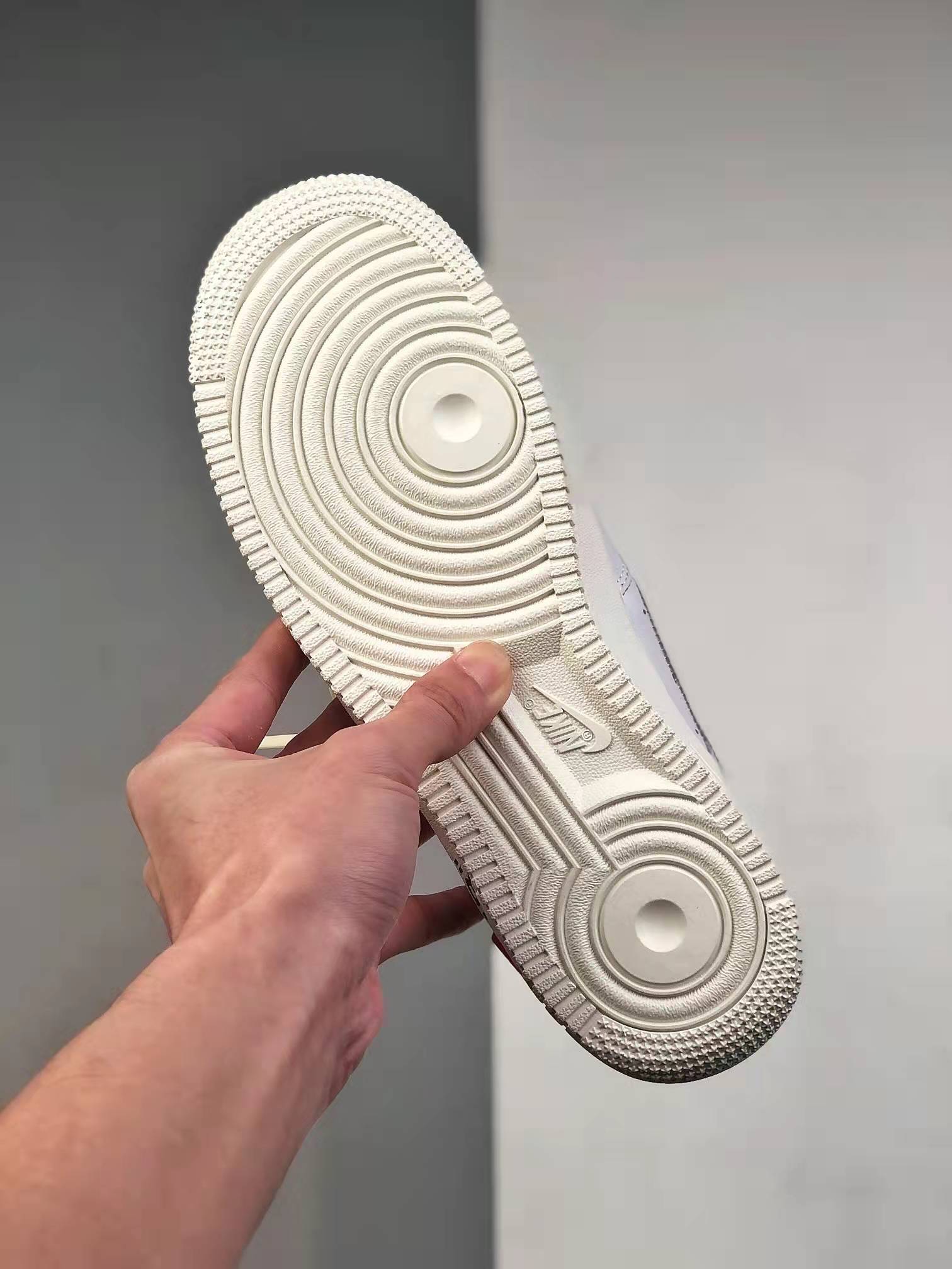 Nike OFF-WHITE x Nike Air Force 1 'ComplexCon Exclusive' AO4297-100 - Limited Edition Collab Sneakers Nike OFF-WHITE x Nike Air Force 1 'ComplexCon Exclusive' AO4297-100 - Limited Edition Collab Sneakers